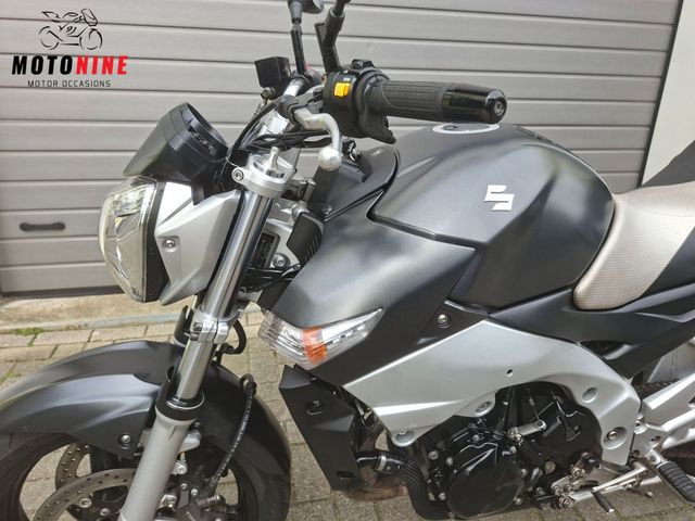 suzuki - gsr-600
