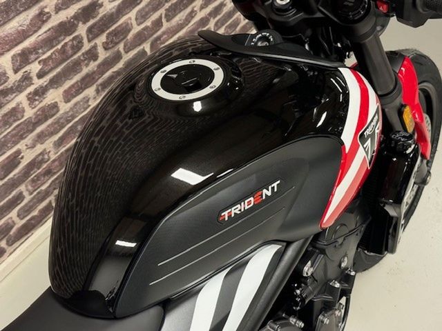 triumph - trident-660