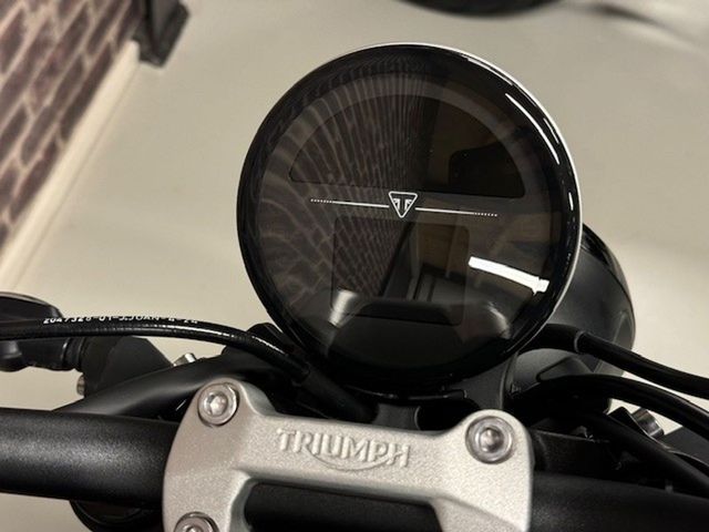 triumph - trident-660