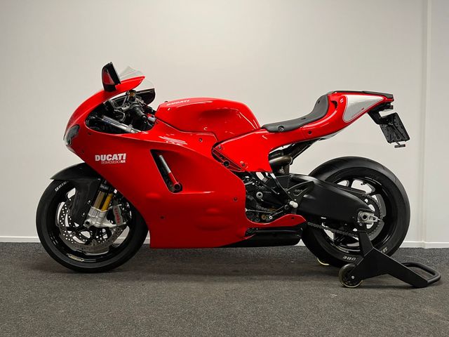 ducati - d-16-rr-desmosedici