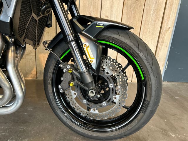 kawasaki - z900