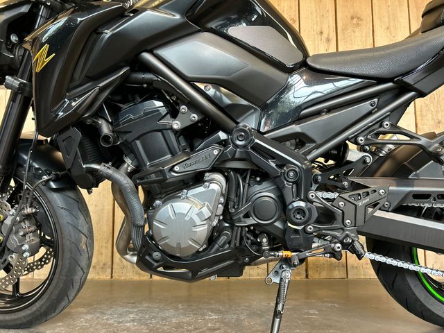 kawasaki - z900