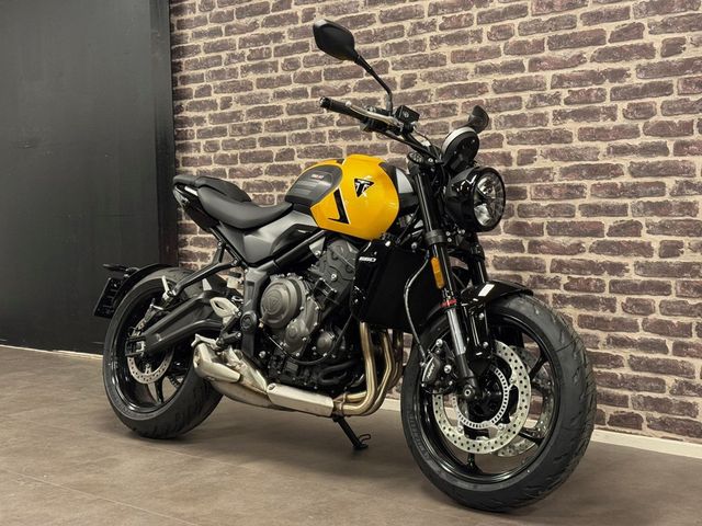 triumph - trident-660