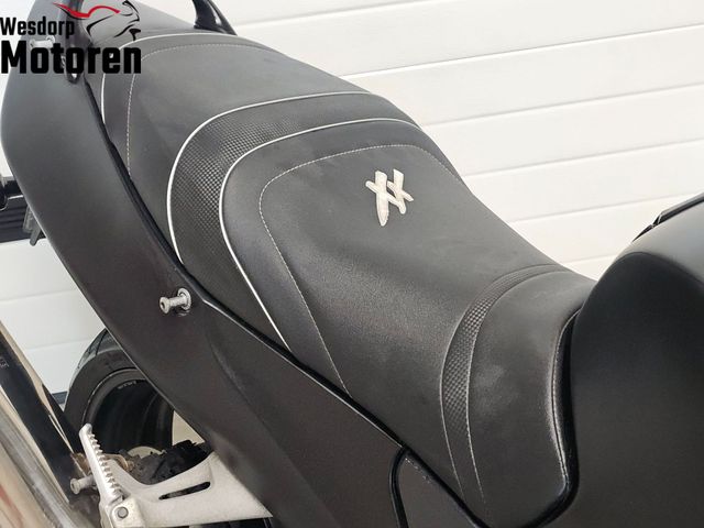 honda - cbr-1100--xx-super-blackbird