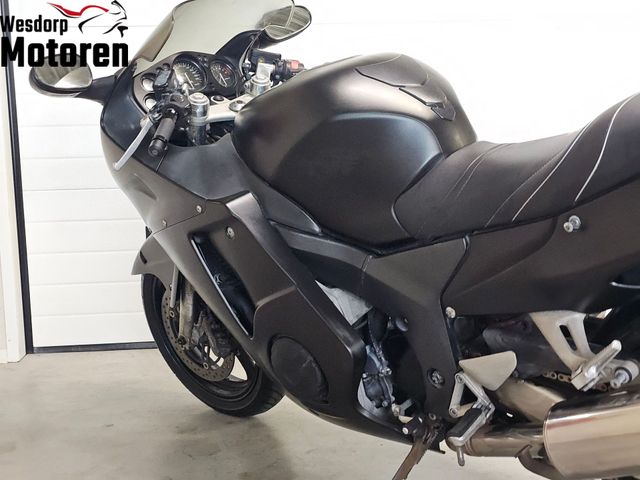 honda - cbr-1100--xx-super-blackbird