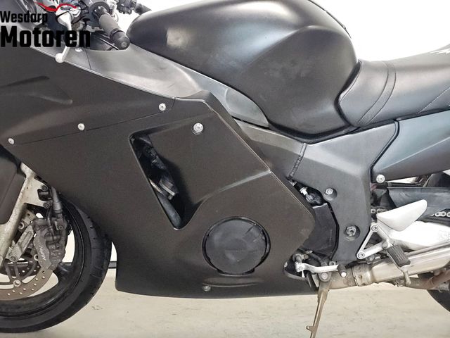 honda - cbr-1100--xx-super-blackbird