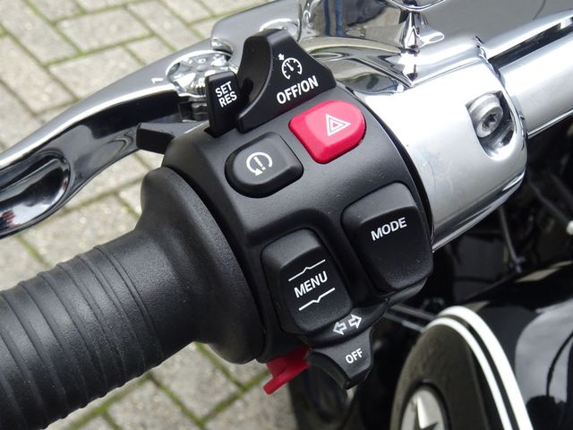 bmw - r-18