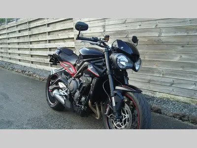 TRIUMPH STREET TRIPLE 765 R – foto 2