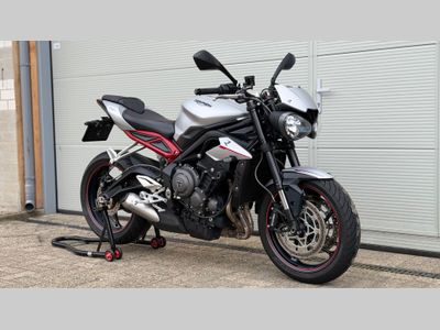 TRIUMPH STREET TRIPLE 765 R – foto 4