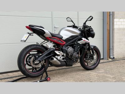 TRIUMPH STREET TRIPLE 765 R – foto 3
