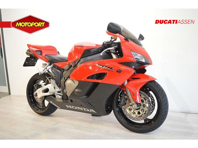 honda - cbr-1000-rr-fireblade