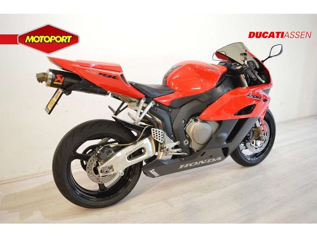 honda - cbr-1000-rr-fireblade