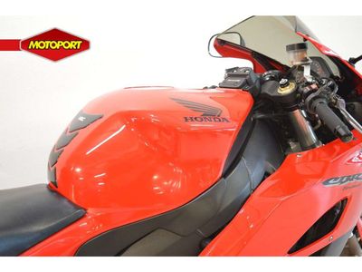 HONDA CBR 1000 RR FIREBLADE – foto 4