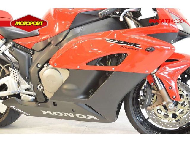 honda - cbr-1000-rr-fireblade