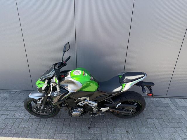 kawasaki - z900