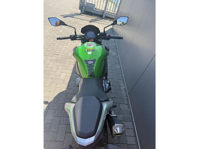 kawasaki - z900