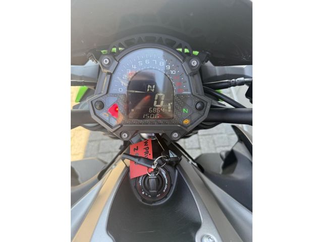 kawasaki - z900
