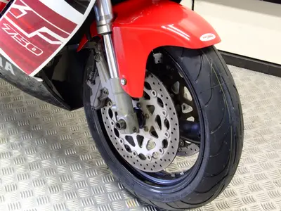 YAMAHA YZF 750 R – foto 2