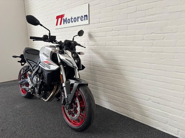 suzuki - gsx-8s