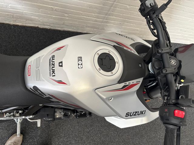 suzuki - gsx-8s