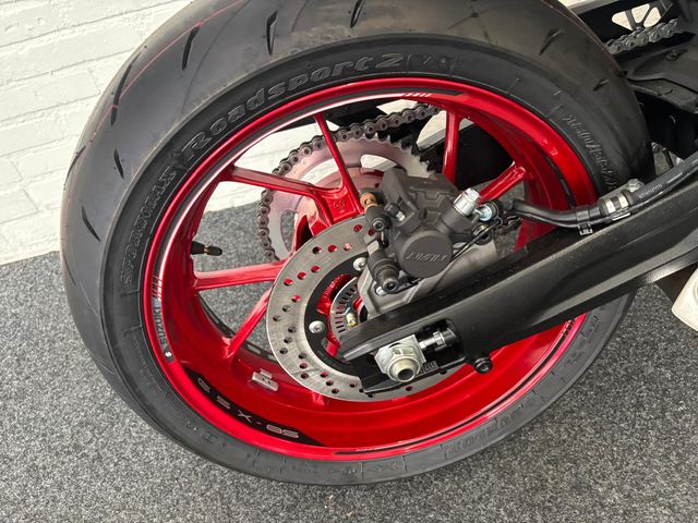 suzuki - gsx-8s