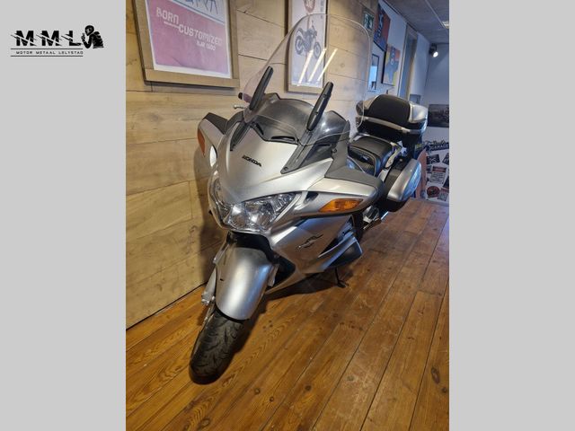 honda - st-1300-pan-european