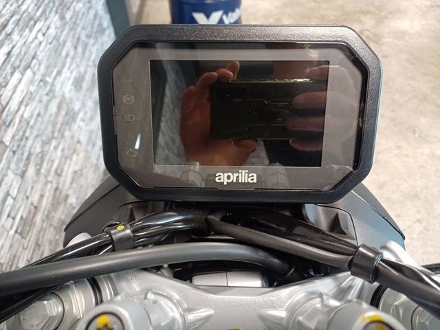 aprilia - tuono-457