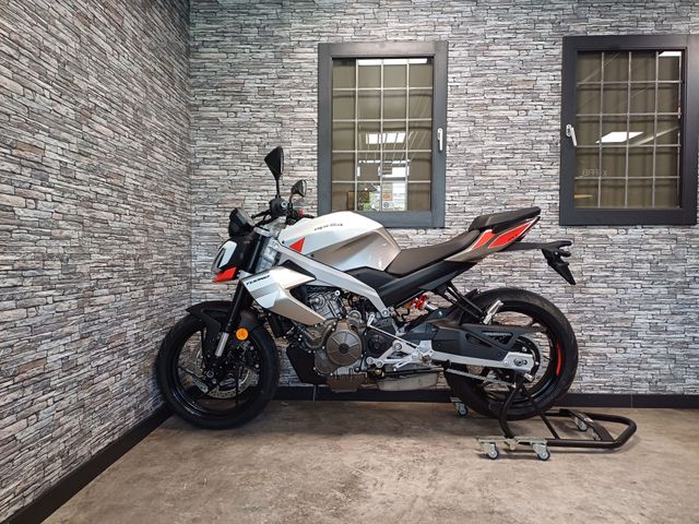 aprilia - tuono-457