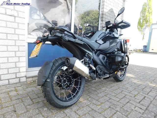 bmw - r-1300-gs-triple-black