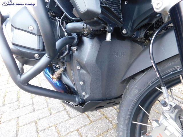bmw - r-1300-gs-triple-black