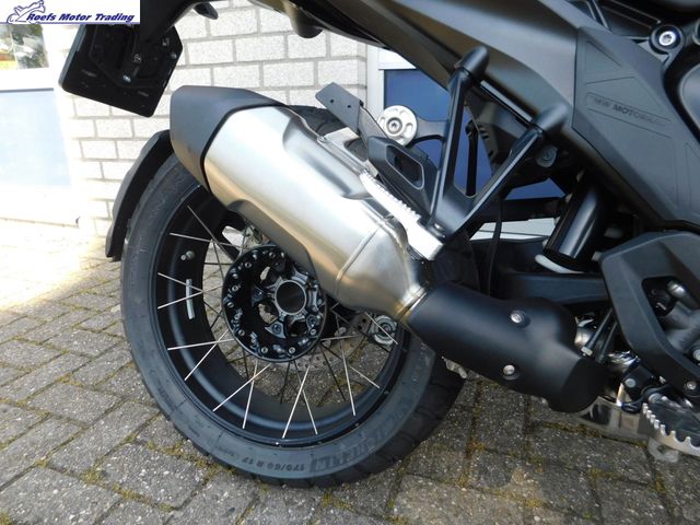bmw - r-1300-gs-triple-black