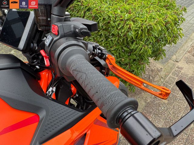 ktm - 1390-super-duke-r-evo