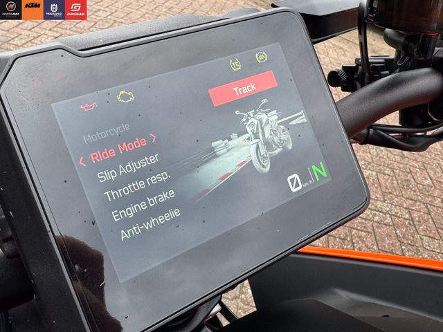 ktm - 1390-super-duke-r-evo