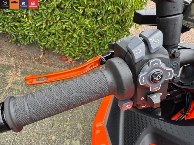 ktm - 1390-super-duke-r-evo