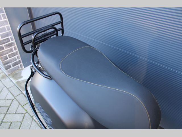 piaggio - gts-touring-300