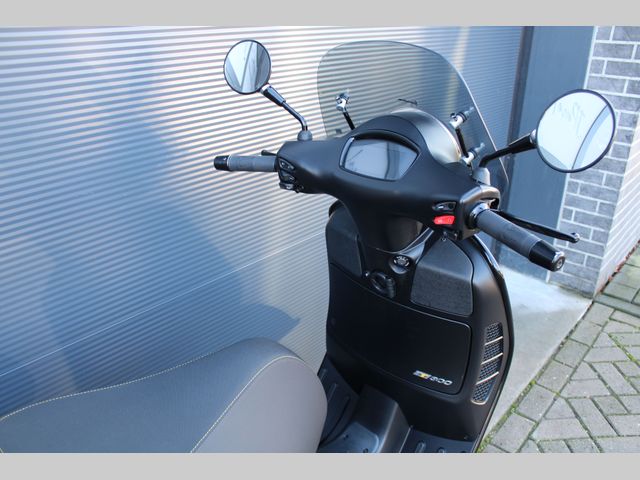 piaggio - gts-touring-300