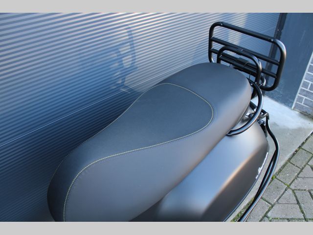 piaggio - gts-touring-300