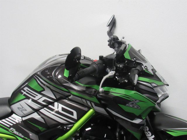 kawasaki - z900