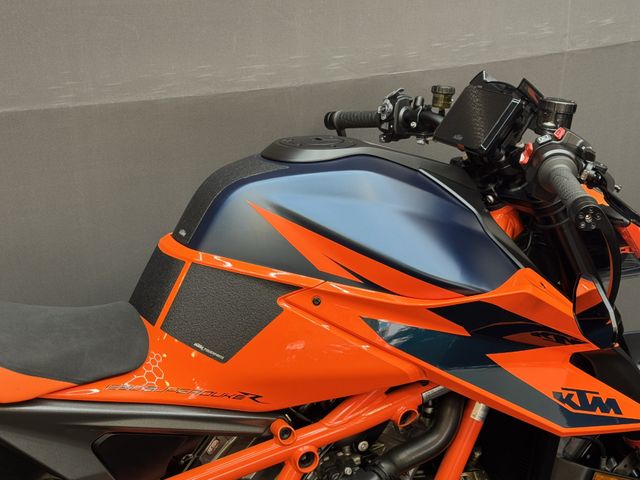 ktm - 1290-super-duke-r