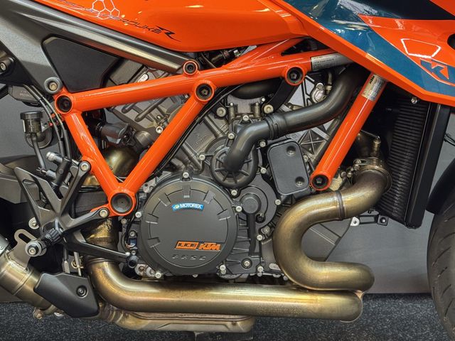 ktm - 1290-super-duke-r