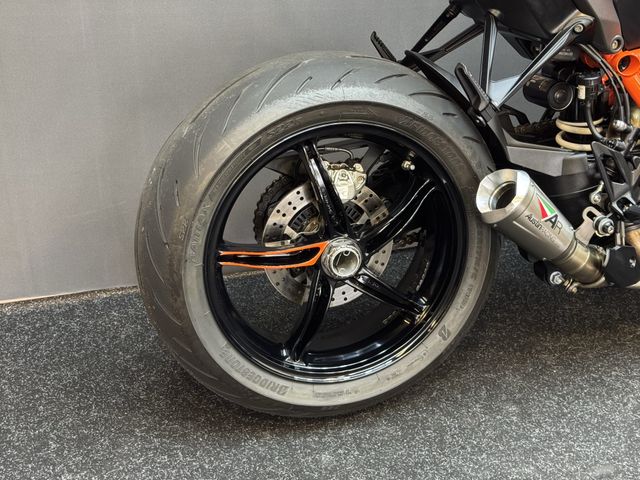 ktm - 1290-super-duke-r