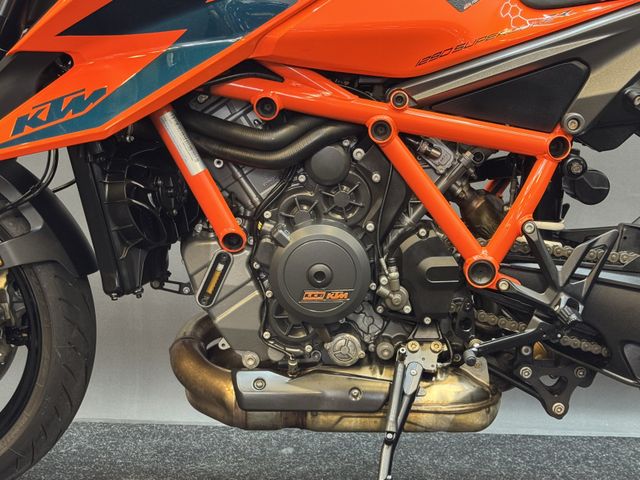 ktm - 1290-super-duke-r