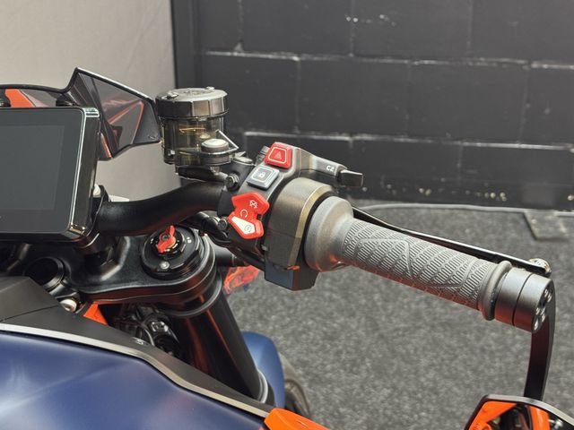 ktm - 1290-super-duke-r