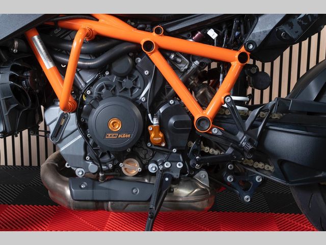 ktm - 1290-super-duke-r