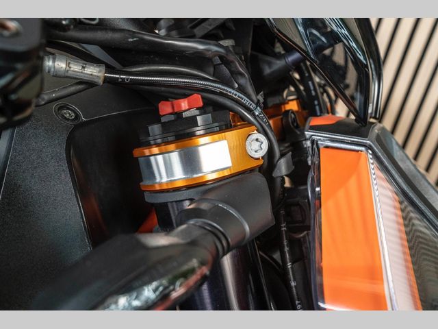 ktm - 1290-super-duke-r