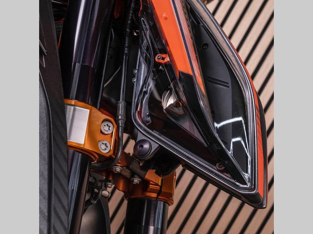 ktm - 1290-super-duke-r