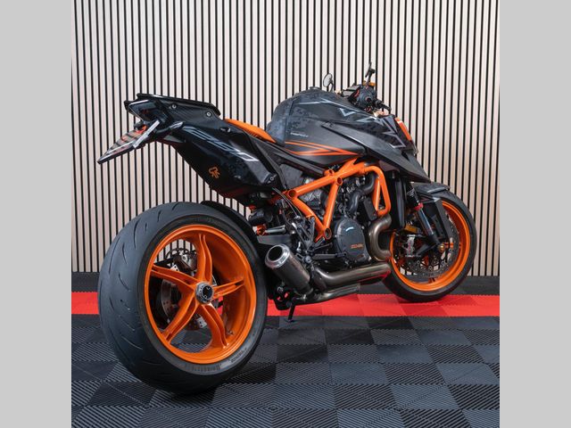 ktm - 1290-super-duke-r