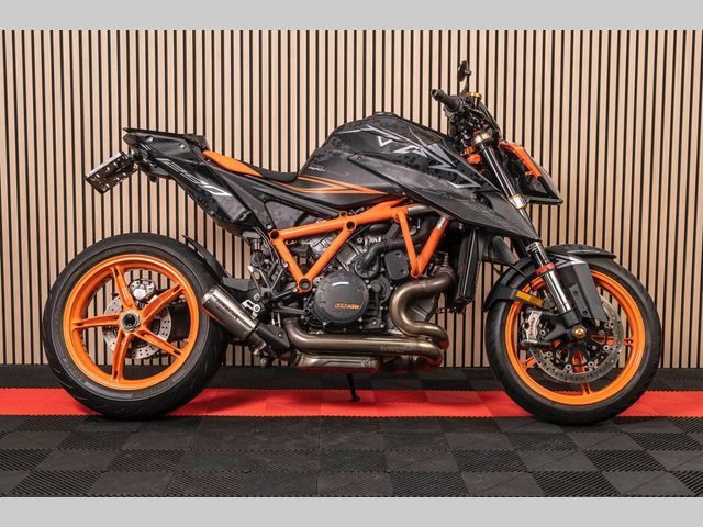 ktm - 1290-super-duke-r