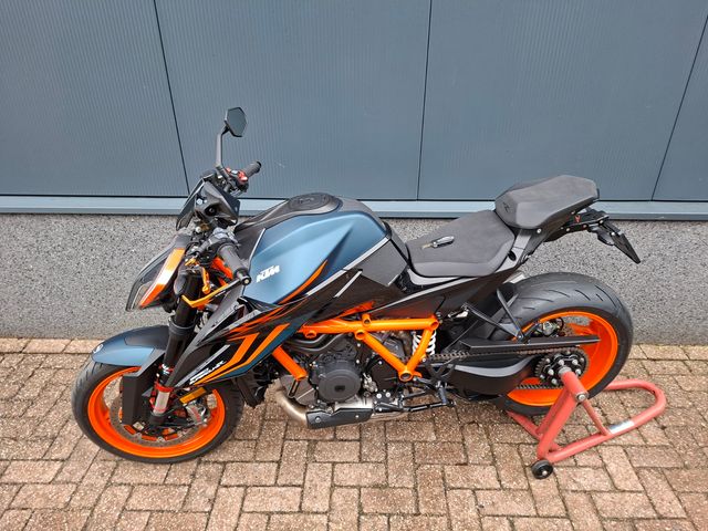 ktm - 1290-super-duke-r
