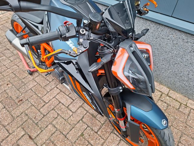 ktm - 1290-super-duke-r